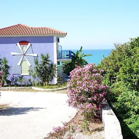 Milos Lourdata (Kefalonia)