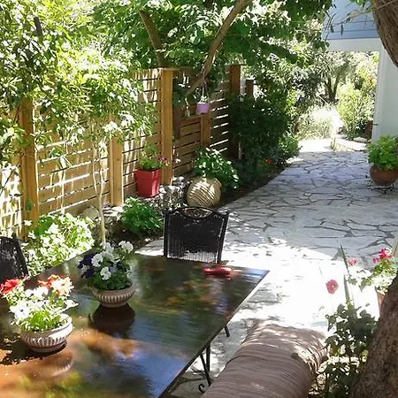Milos Lägenhetshotell Lourdata (Kefalonia)