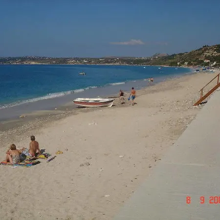Milos Lägenhetshotell Lourdata (Kefalonia)